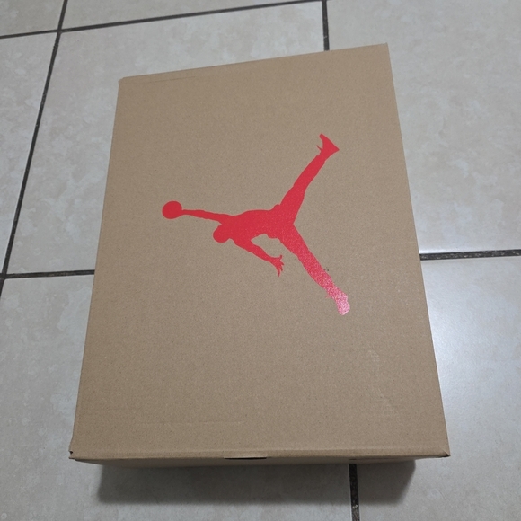 Empty Shoe Box - Picture 4 of 7